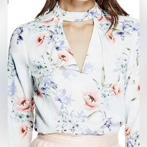 Guess/ Long sleeve top mock neck/back keyhole/plunging front cutout Size: M|